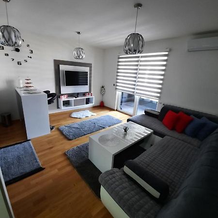 Apartman Bulevar Sarajevo - Free Parking ภายนอก รูปภาพ