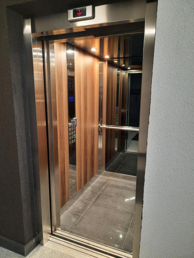 Apartman Bulevar Sarajevo - Free Parking ภายนอก รูปภาพ