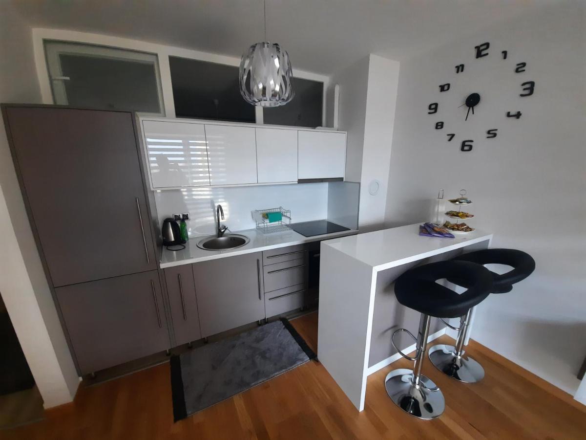 Apartman Bulevar Sarajevo - Free Parking ภายนอก รูปภาพ