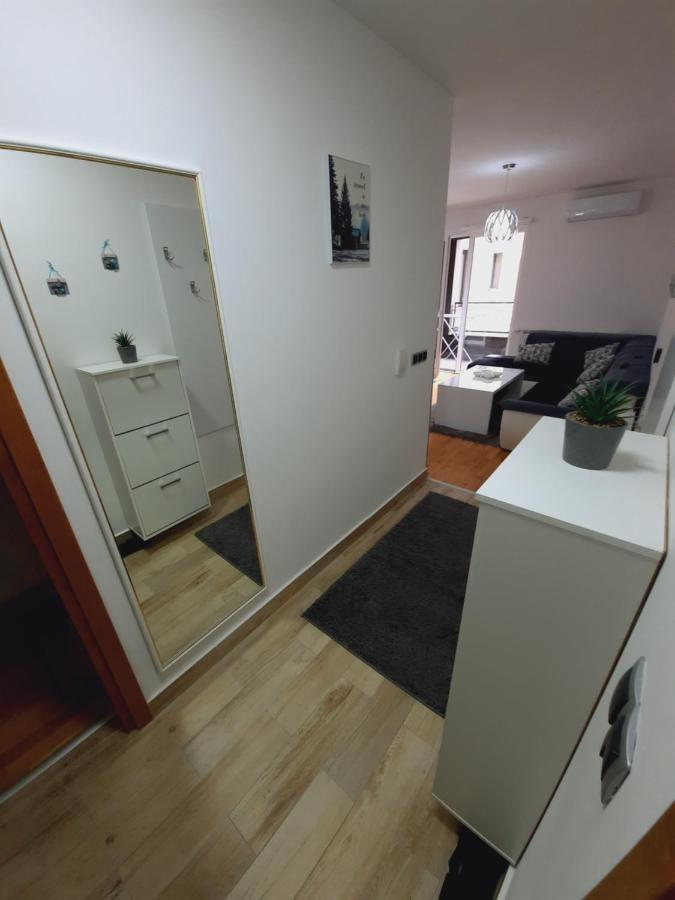 Apartman Bulevar Sarajevo - Free Parking ภายนอก รูปภาพ