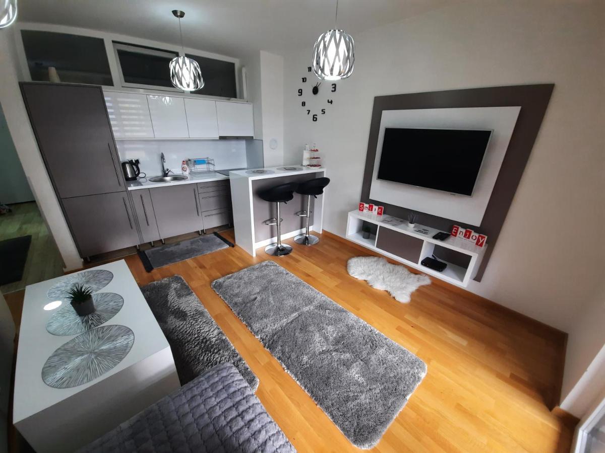 Apartman Bulevar Sarajevo - Free Parking ภายนอก รูปภาพ