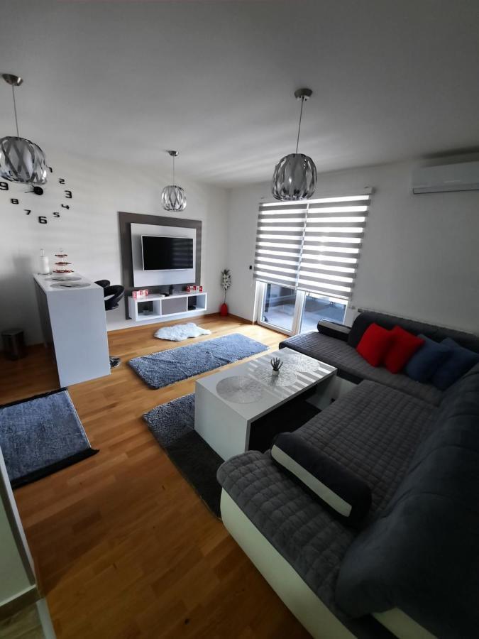 Apartman Bulevar Sarajevo - Free Parking ภายนอก รูปภาพ