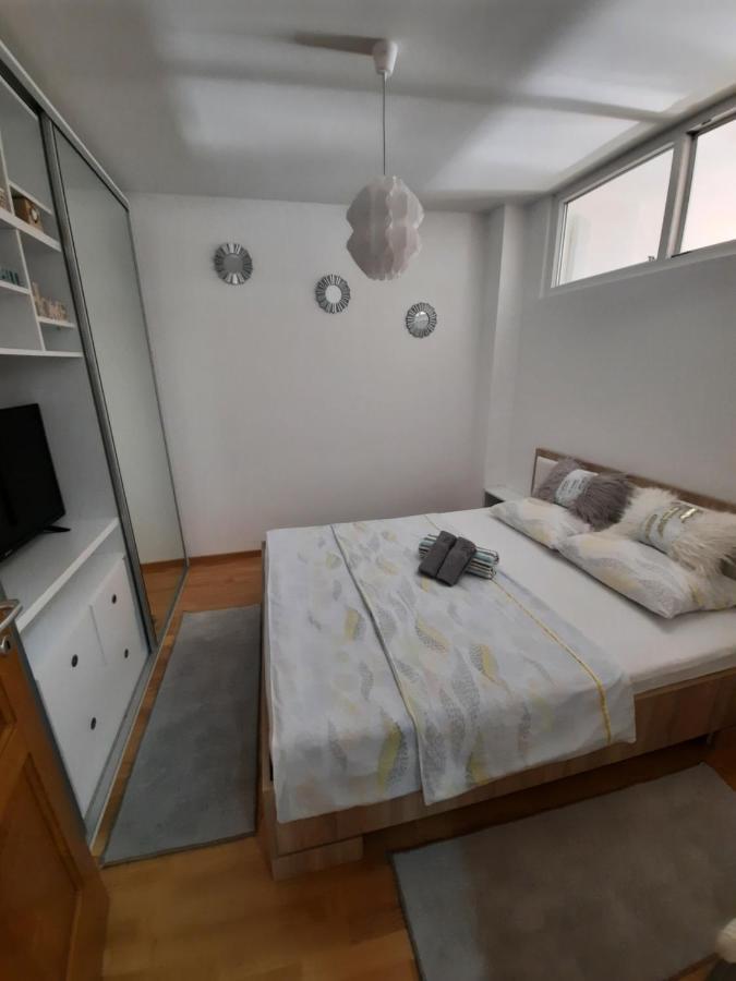 Apartman Bulevar Sarajevo - Free Parking ภายนอก รูปภาพ